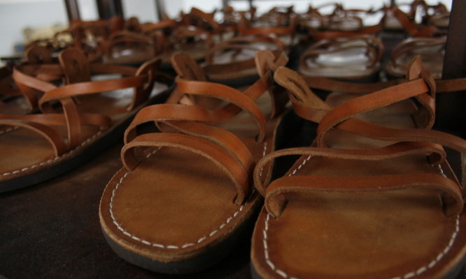 Tornano i sandali dalla Palestina – Prenotali fino al 9 marzo